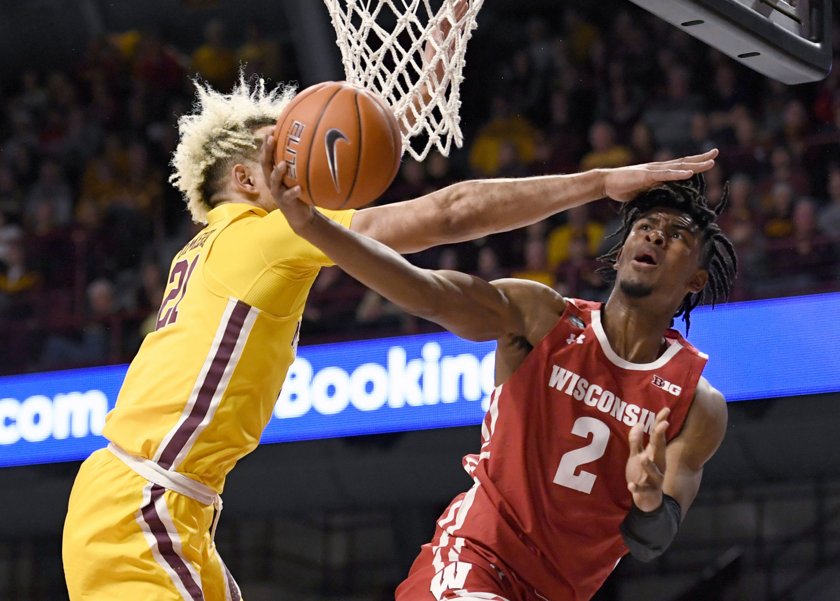Golden Gophers 70, Badgers 52